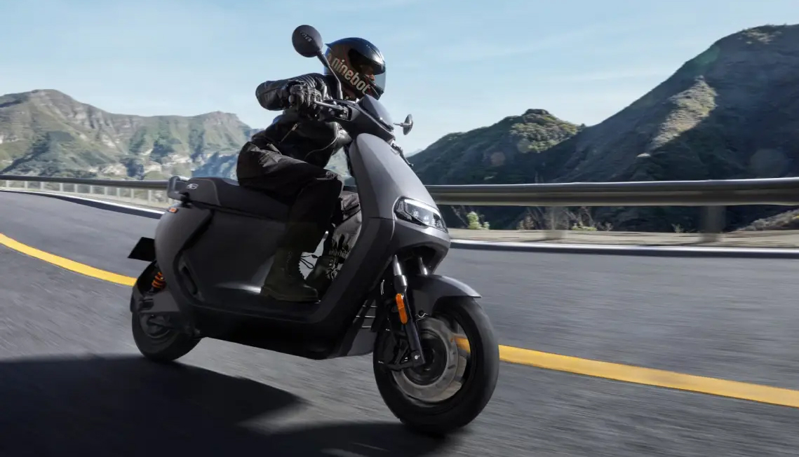 半固態(tài)電池電摩實(shí)現(xiàn)量產(chǎn)